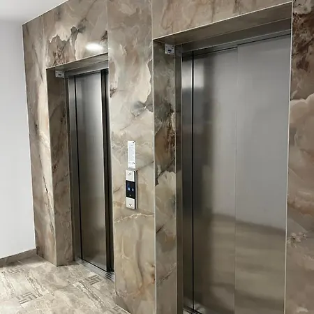 Modern Cu O Apartment *