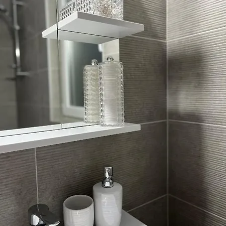 Modern Cu O Apartment *